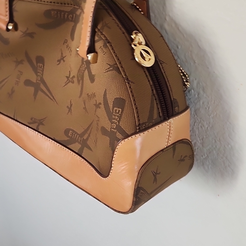 LeTour Eiffel Vintage Elegant Tan and Brown Shoulder Bag - Picture 11 of 16